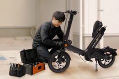 特定小型原付の「メンテナンス難民」を解消へ。FreeMileが全国4000人の整備士網を持つアプティと提携
