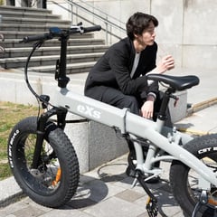 万博の裏方を支える特定小型原付が試乗解禁、eXsが2会場で問うモビリティの実用性