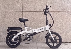 ペダル付き特チャリ「ENNE ZERO」、16インチ仕様を追加。独自のAI制御で「漕げる」利便性を両立